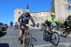 01_084